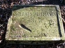 Tafel zur Erinnerung an die Lage des ehemaligen preußischen Friedhofs